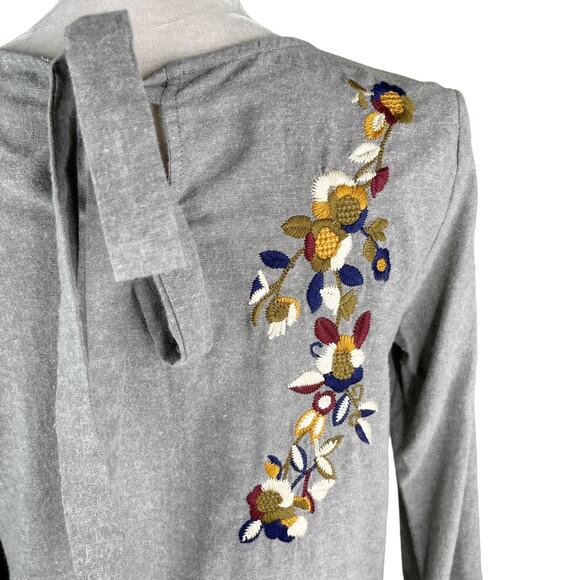 THML Riverside Top Small Gray Embroidered Floral Bell Sleeves Tie New - Picture 6 of 11